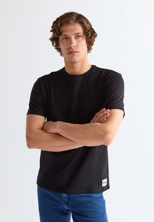 Wrangler SHORT SLEEVE SS TEE SOLID RELAXED FIT - T-shirt basique - black