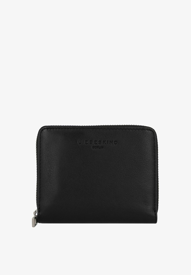 Zwarte lederen portemonnee met een textuurafwerking, voorzien van een ritsluiting en een reliëf merklogo aan de voorkant. Rechthoekige vorm.