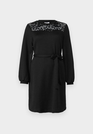 Sort kjole med lange ermer, blonde detaljer på bodice, rund halslinje, og et stoffbelte knyttet i midjen. Myk, strukturert stoff.