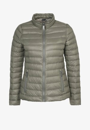 Doudoune matelassée femme gris clair avec col montant, fermeture éclair devant et poches latérales zippées.