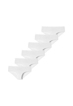 Sechs schlichte weiße Damen-Bikinislips diagonal auf weißem Hintergrund angeordnet.