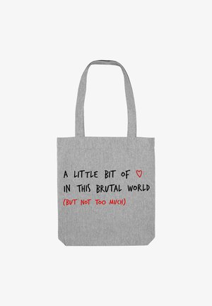 Borsa tote grigia in cotone con due manici, con testo nero e rosso: "UN PO' DI ❤️ IN QUESTO MONDO BRUTALE (MA NON TROPPO)."
