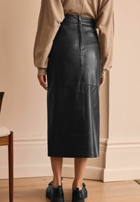 Next REGULAR FIT - Leren rok - black