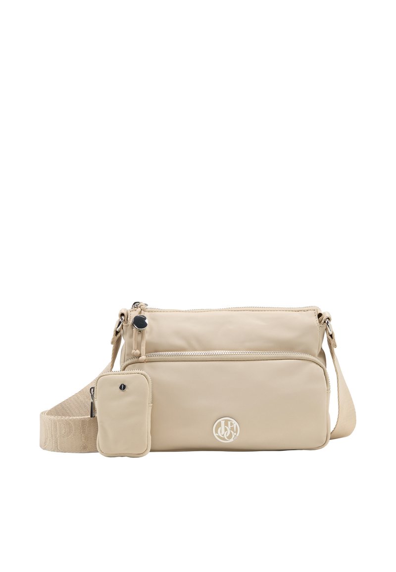 Sac en nylon beige à bandoulière réglable, poche zippée à l'avant, petit pouch attaché et détail de logo à l'avant. Texture lisse.
