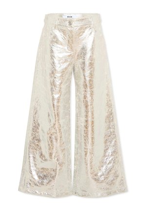 Pantalon argenté métallisé à jambes larges, taille haute, fermeture par bouton et zip, poches avant et finition brillante texturée.