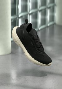 Non sélectionné, black