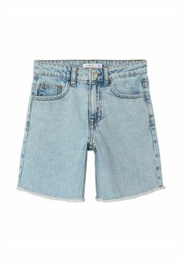 Shorts en denim bleu clair avec un ourlet brut, dotés d'une fermeture à bouton, de deux poches avant et d'un léger délavage pour un style usé.