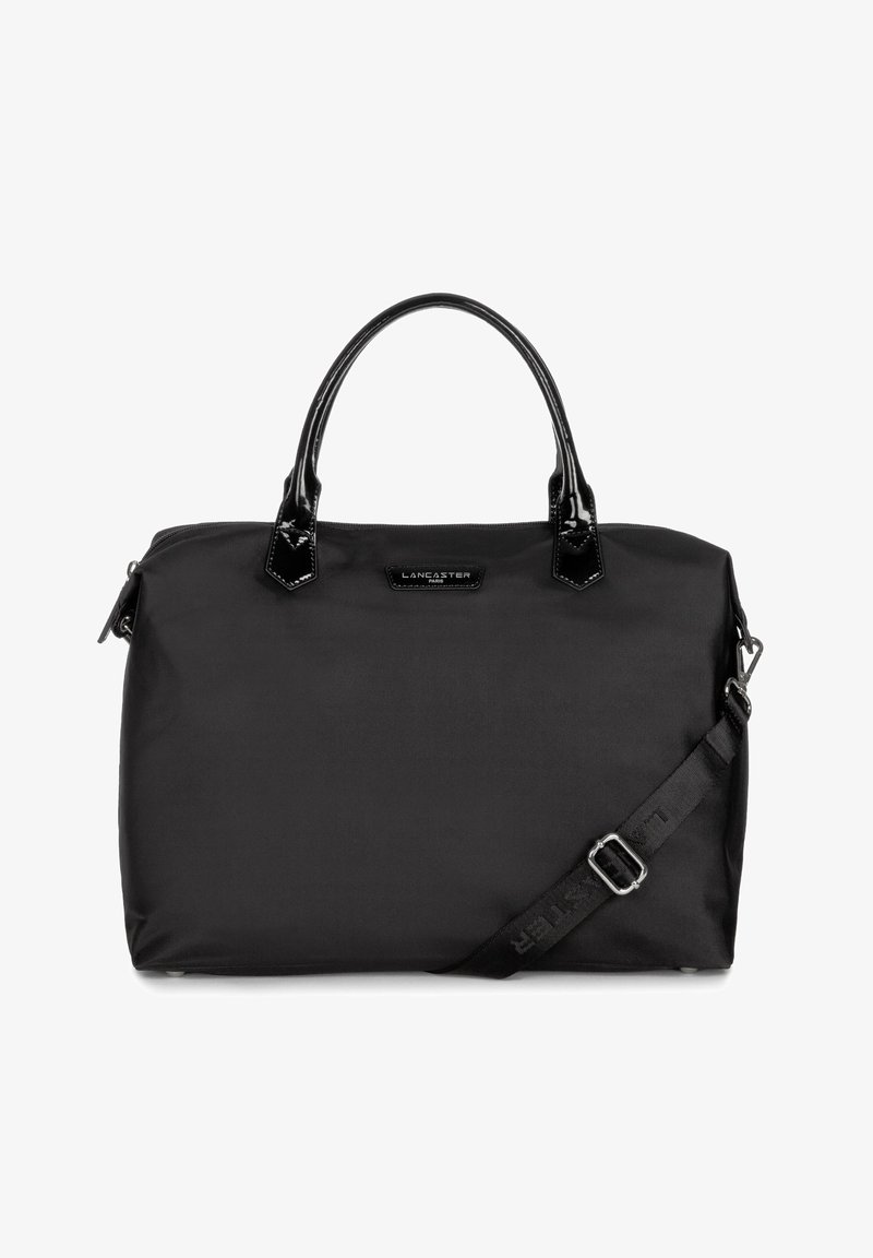 Sac à main en nylon noir au design épuré, avec des poignées en cuir verni et une bandoulière amovible. Comprend un emblème du logo de la marque.