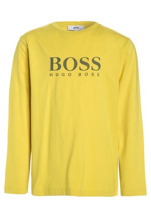 T-shirt jaune à manches longues en coton, avec un col rond et le logo imprimé "BOSS HUGO BOSS" en gris foncé sur le devant.