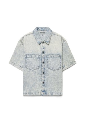 Krótka koszula z dżinsu acid-wash w jasnoniebieskim kolorze, z krótkim rękawem, zapinana na guziki, z dwoma kieszeniami na piersi i ostrym kołnierzem, rozmiar XL.
