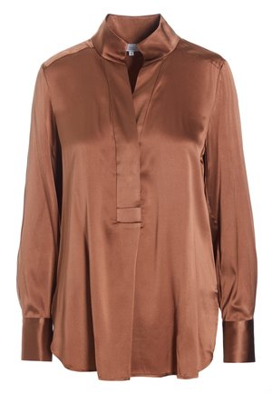 Jedwabista, miedziana bluzka z długim rękawem, stojącym kołnierzykiem i ukrytą przednią plisą, z szerokimi mankietami i luźnym krojem.