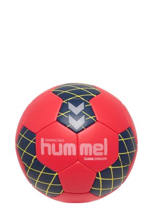 Rød og marineblå træningsbold med en tekstureret overflade, der har gule gittermønstre og hvid "hummel" branding, rund form.