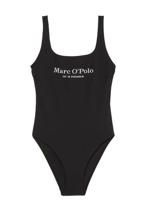 Czarny jednoczęściowy strój kąpielowy z szerokimi ramiączkami, okrągłym dekoltem i kontrastowym białym tekstem z logo "Marc O'Polo EST. W Sztokholmie."