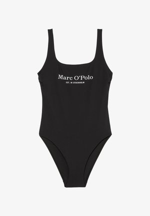 Bañador de una sola pieza negro con tirantes anchos, escote pronunciado y un texto en contraste blanco que dice "Marc O'Polo EST. EN ESTOCOLMO."