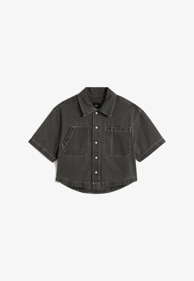 Korte mouw, grijze denim shirt met een knoopsluiting aan de voorkant, twee borstzakken en contrasterende witte stiksels, met een gebogen zoom.