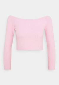 Růžový svetr s odhalenými rameny a krátkým střihem, dlouhé rukávy, s texturovanou tkaninou a přiléhavým střihem. Jednoduchý, minimalistický design.