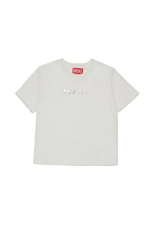 T-shirt blanc en coton à manches courtes, avec un logo "DIESEL" en relief argenté sur le devant et une étiquette de marque rouge dans le col.