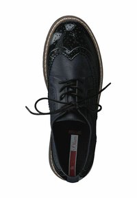 Sorte lædersko med snørebånd og brogue-design, der har en glat tåhætte, strukturerede sidepaneler og en brun sål. Indvendig etiket siger "S. Oliver."