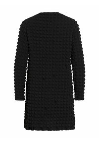 Svart långärmad klänning med en strukturerad yta som har ett rutmönster. Designen är rak och erbjuder en avslappnad passform.