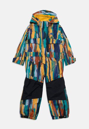 Combinaison d’hiver colorée avec capuche, multiples poches avant et renforts noirs aux genoux, conçue pour les activités par temps froid.