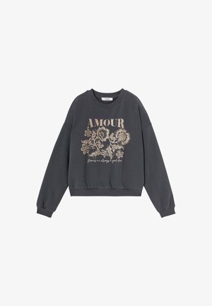 Sweat-shirt gris foncé avec un col rond, des épaules tombantes et des poignets côtelés. Présente un imprimé floral doré et le texte "AMOUR" dans une police élégante.