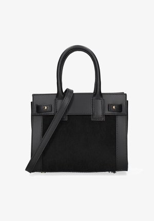 Zwarte gestructureerde handtas met een combinatie van glad leer en textuurvacht, korte handvatten en een verstelbare schouderband.