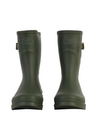 Bottes de pluie en caoutchouc vertes, hauteur mi-mollet, texture lisse, légère brillance, avec un accent de boucle sur le côté et une semelle texturée pour une meilleure adhérence.