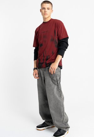 - T-shirt z nadrukiem