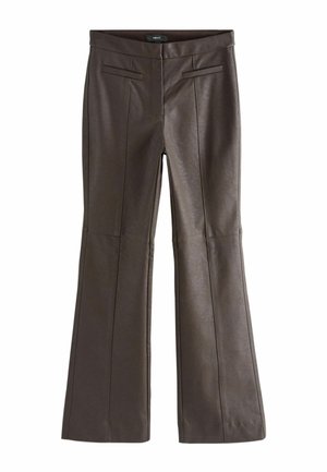 Pruunist kunstnahast flared-püksid siledast tekstuurist, esipocketitega ja õmblusdetailidega, kitsas vöökoht ja laienevad sääreotsad.