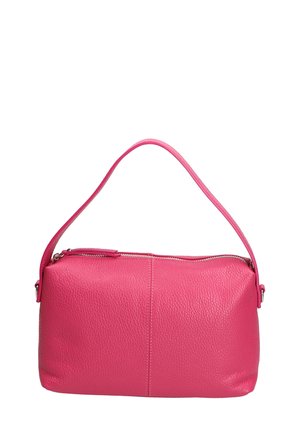 Borsa a tracolla in pelle rosa con superficie testurizzata, forma rettangolare, con una sola tracolla e chiusura a zip sulla parte superiore.