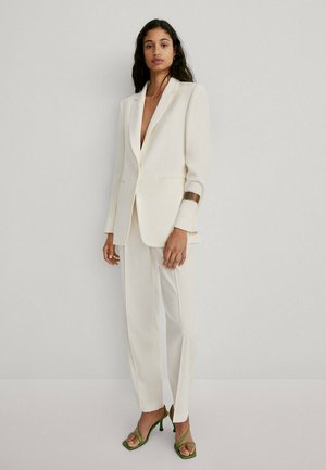 WITH BUTTON - Żakiet - white