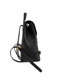 Borsa a mano nera in pelle con una forma strutturata, parte superiore morbida, con un accento in metallo dorato, tracolla regolabile e superficie liscia.