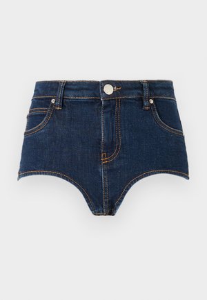 Shorts en denim taille haute de couleur bleu foncé avec des coutures orange, design à cinq poches, fermeture à bouton en métal et ourlet arrondi.