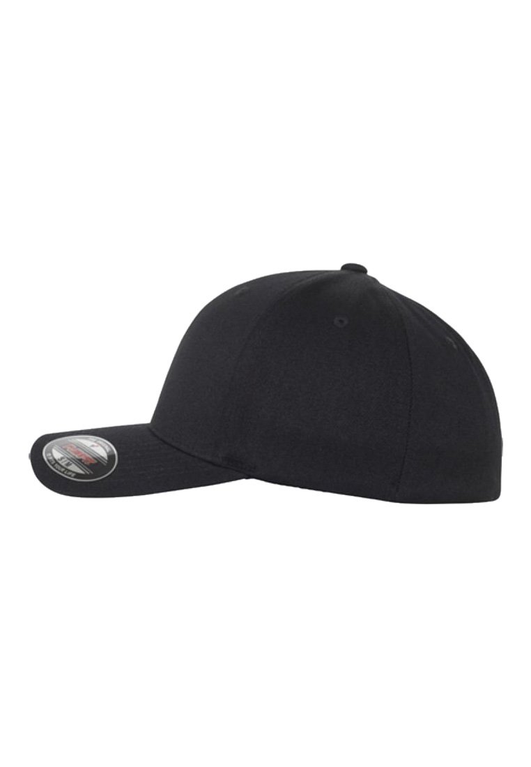 Căciulă de baseball neagră cu un design structurat, vizor curbat și țesătură solidă. Dispune de orificii de ventilație și detalii cusute pe vizor.