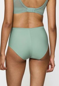 Hochgeschnittene Unterhose aus weichem, sanften grünen Stoff. Nahtloses Design mit glatter Textur und minimalen Nähten für einen bequemen Sitz.