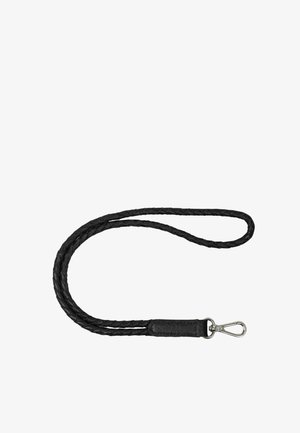 Sort flettet læresnor med en sølvfarvet metal drejebeslag til fastgørelse af ID-kort, nøgler eller små accessories.