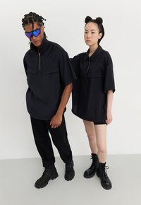 YOURTURN Blūze - black