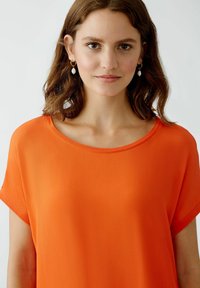 Oui AYANO - T-Shirt basic - cherry tomato