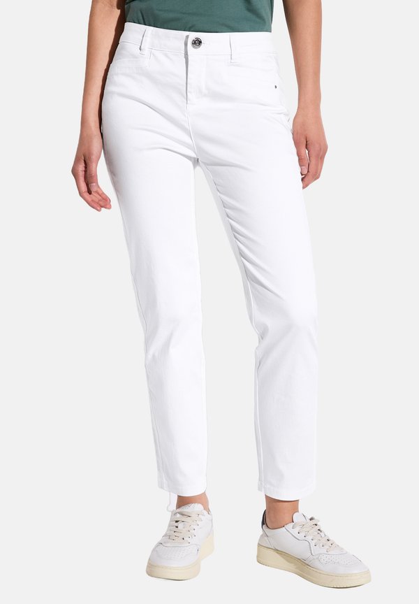 CASUAL FIT - Stoffhose - weiß