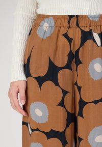 Marimekko OANET UNIKKO - Püksid - brown/black/grey