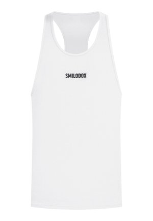 Weißes ärmelloses Tanktop aus weichem Stoff mit glattem Finish und rundem Halsausschnitt, versehen mit schwarzem "SMILODOX"-Logo auf der Vorderseite.