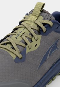 Altra LONE PEAK 9 - Bėgimo bateliai, skirti nelygiam paviršiui - dusty olive