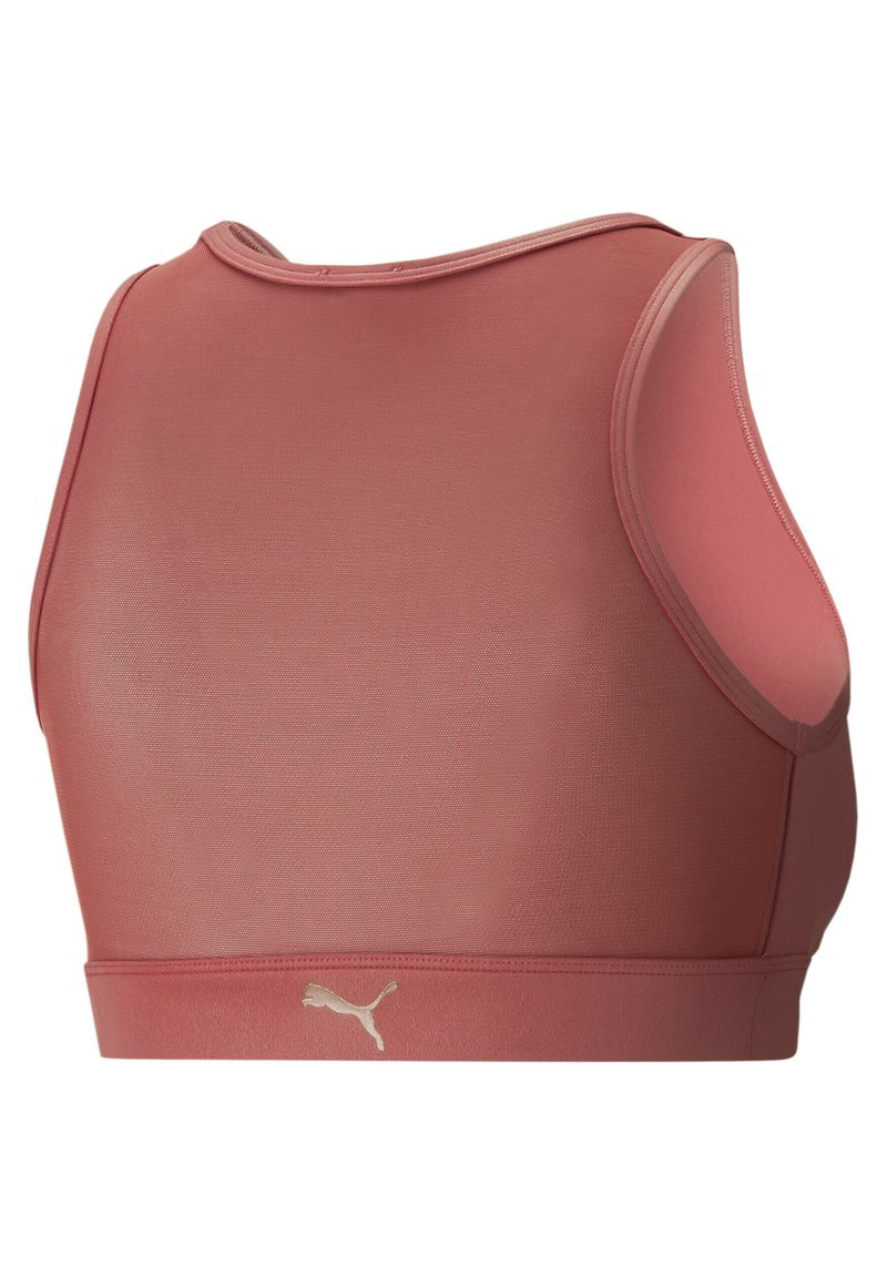 Top deportivo corto rosa con espalda de malla, textura suave y un logotipo sutil en la banda. Presenta un diseño simple y moderno.