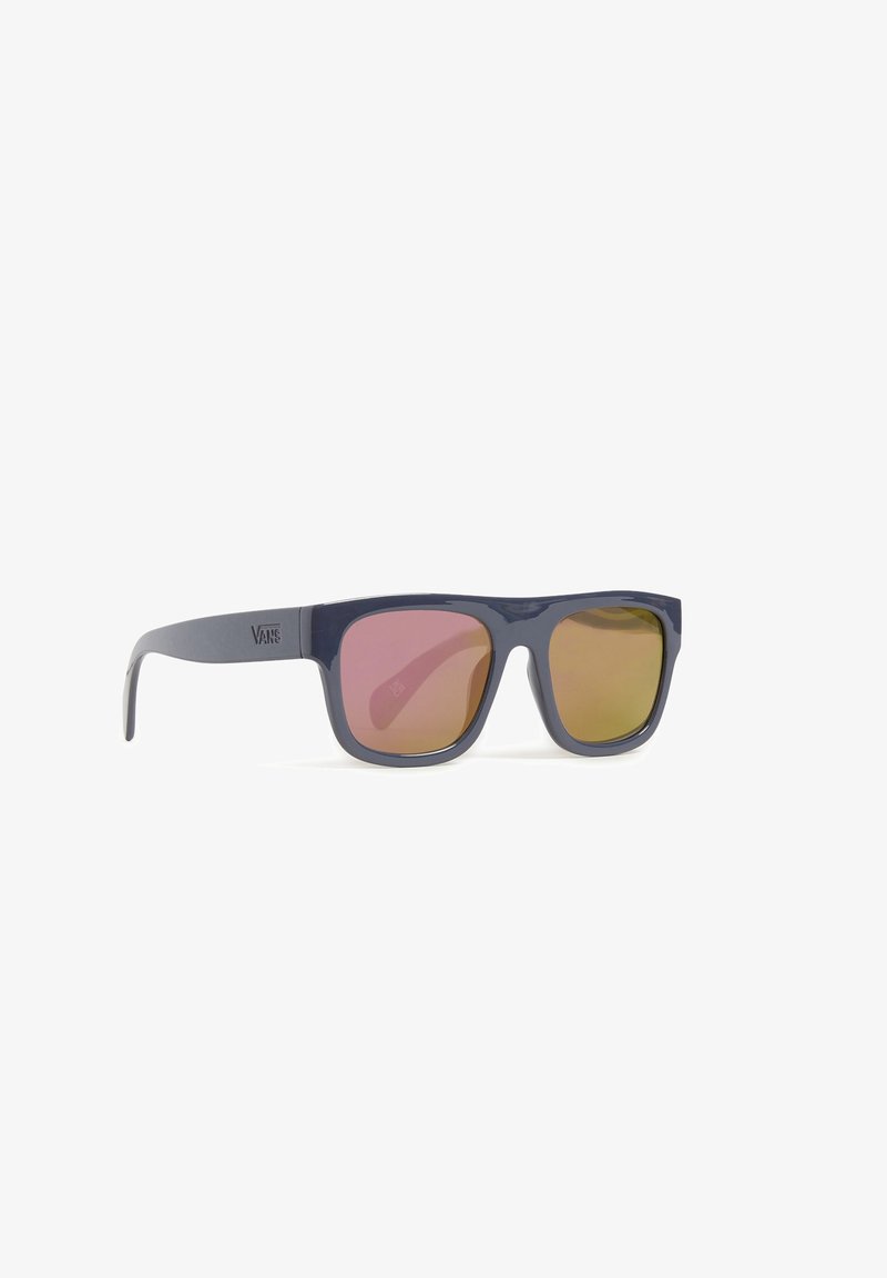 Gafas de sol de plástico azul oscuro con montura cuadrada, lentes degradados en tonos rosa y marrón, y patillas grises con detalle de logotipo.