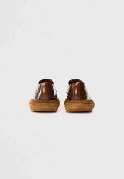 The Antipode Scarpe senza lacci - cognac