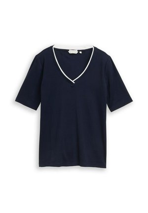Marineblauw shirt met korte mouwen, V-hals en witte afwerking rond de halslijn, getoond op een effen witte achtergrond.
