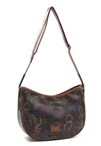 Ompelukassi, joka on valmistettu teksturoidusta synteettisestä materiaalista, jossa on värikkäitä matkaleima-tyylisiä kuvioita, sekä ruskealla nahalla viimeistelty reunus ja säädettävä olkapanta.