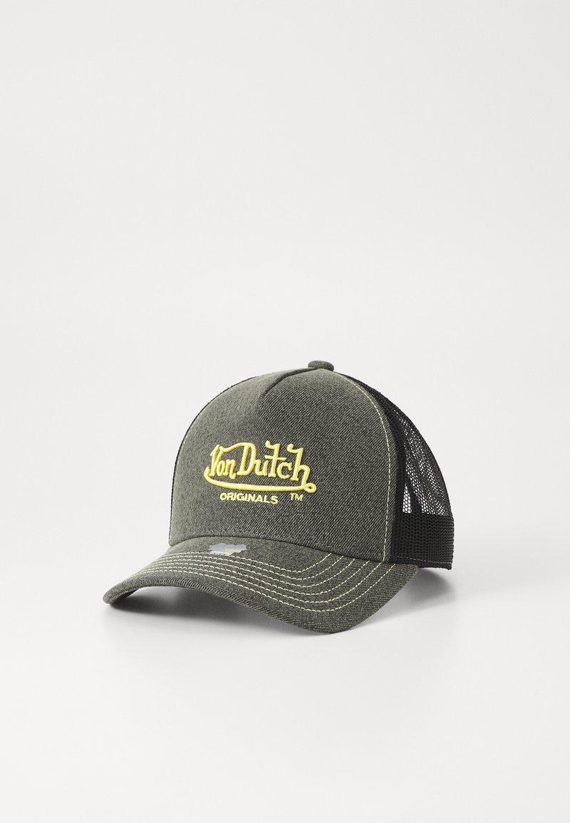 Pelēka auduma cepure ar dzeltenu "Von Dutch Originals" izšuvumu. Tās iezīmes ir izliekts vizieris un acs aizmugure ventilācijai.