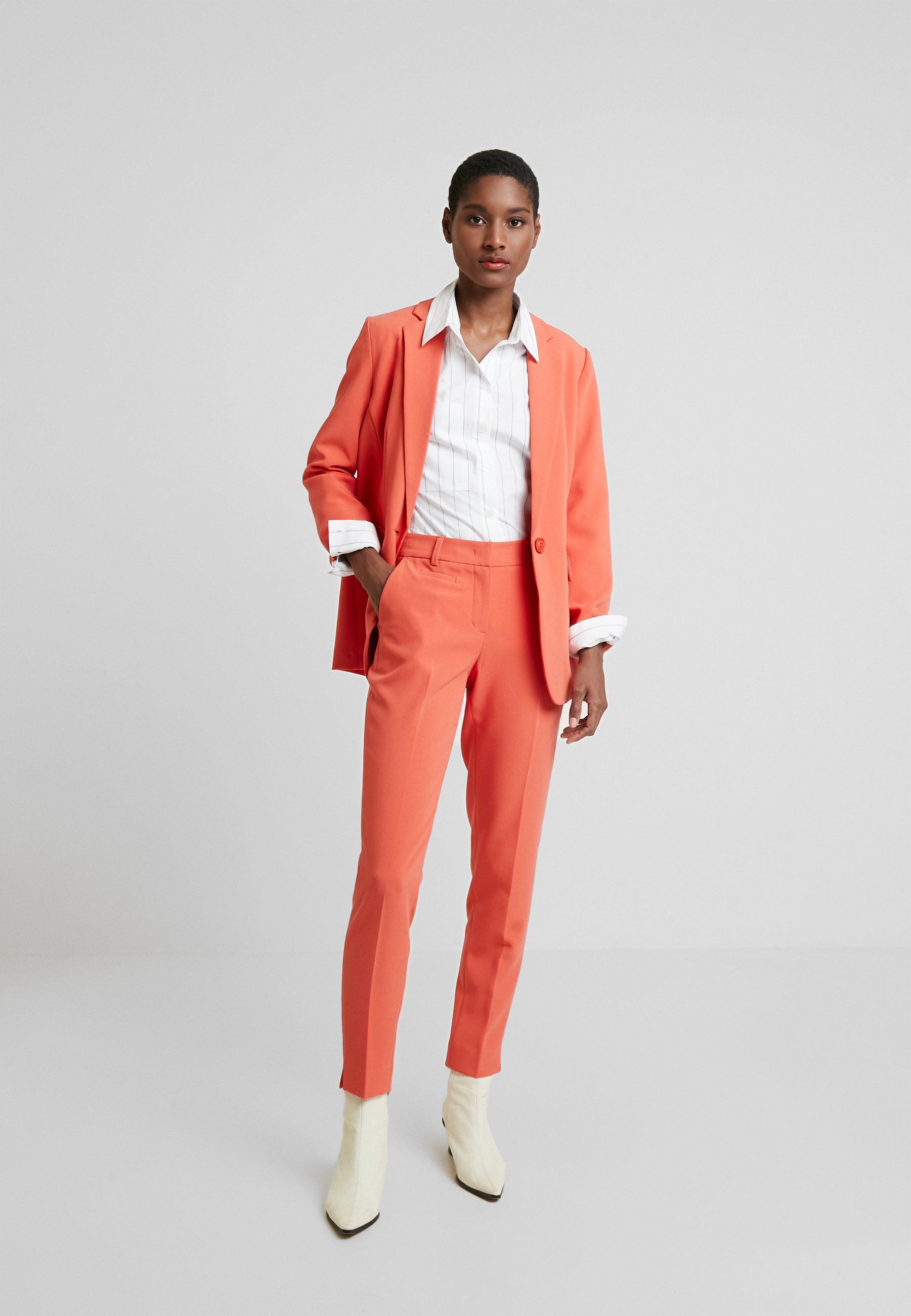 Opus JARILA Kort kåpe frakk fresh coral Zalando.no Opus JARILA - Kort kåpe / frakk - fresh coral