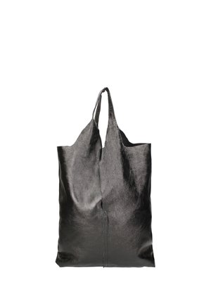 Schwarze, glänzende Tragetasche aus strukturiertem Material ohne sichtbare Metallteile. Verfügt über ein minimalistisches Design und zwei verlängerte Tragegriffe.